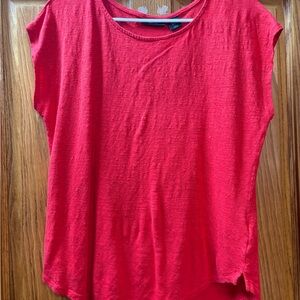 Tahari Vibrant Red Short Sleeve Tee